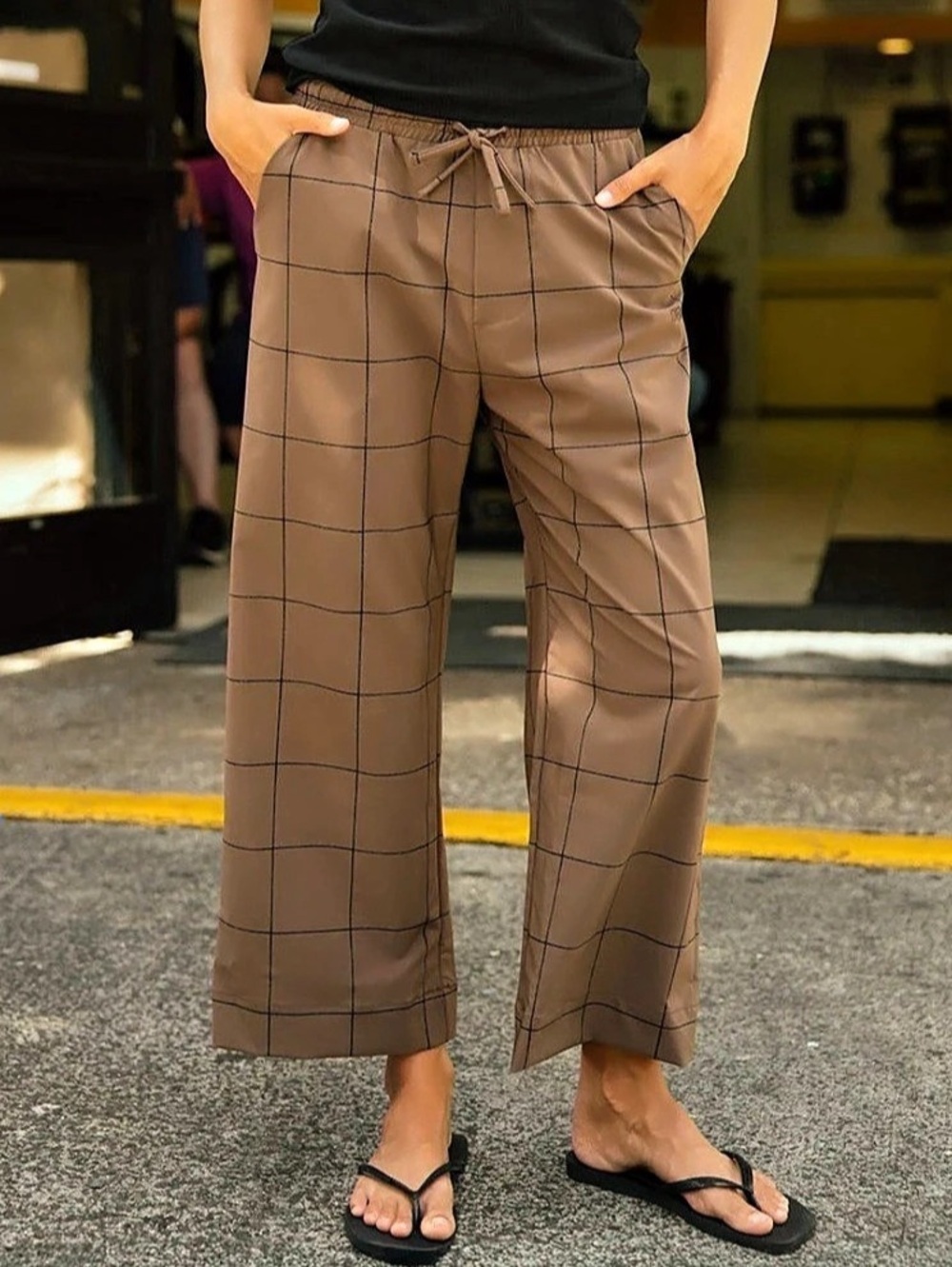 Albion Fit Wide Leg Pants in Brown Size Medium NWT